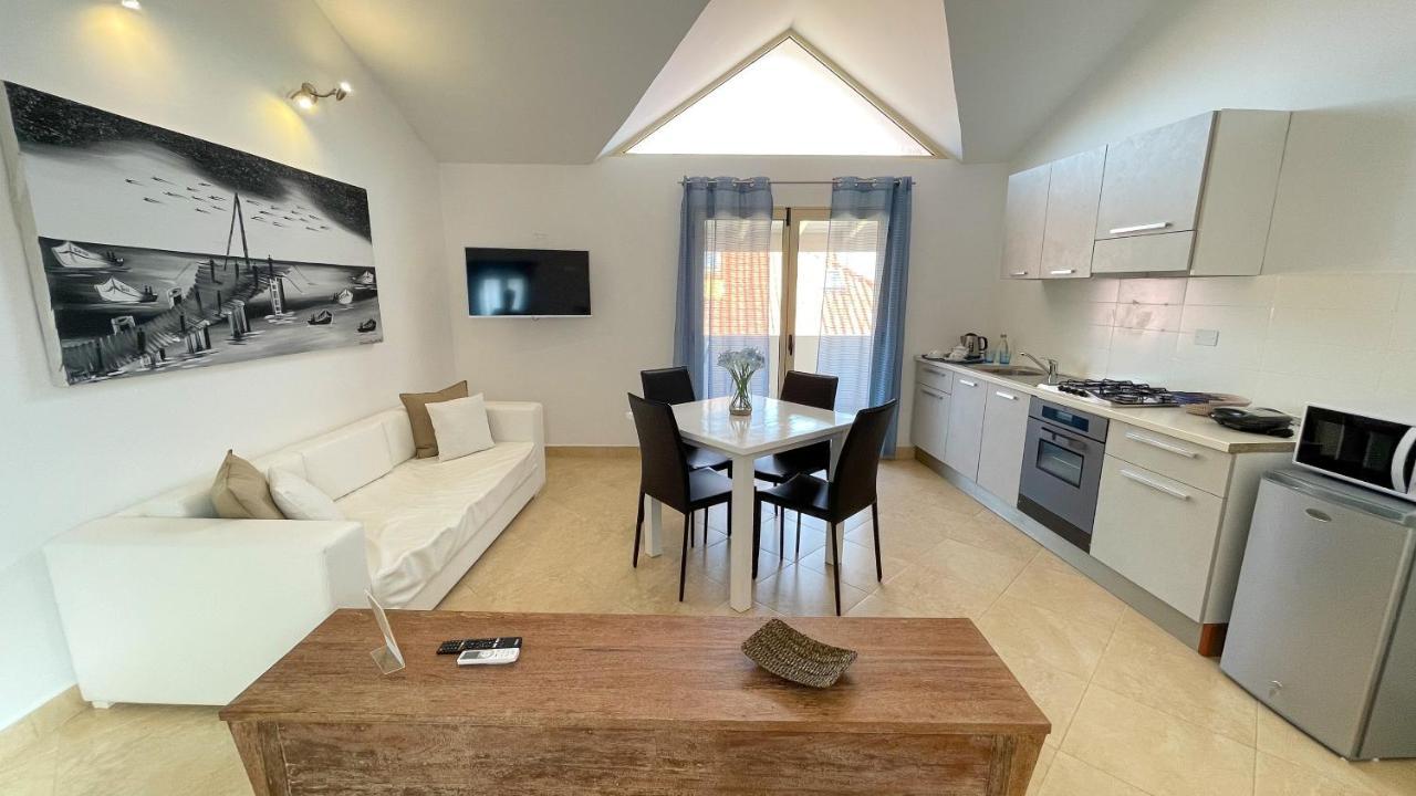 Branco Suites - Rooms & Holiday Apartments ซังตามาเรีย ภายนอก รูปภาพ
