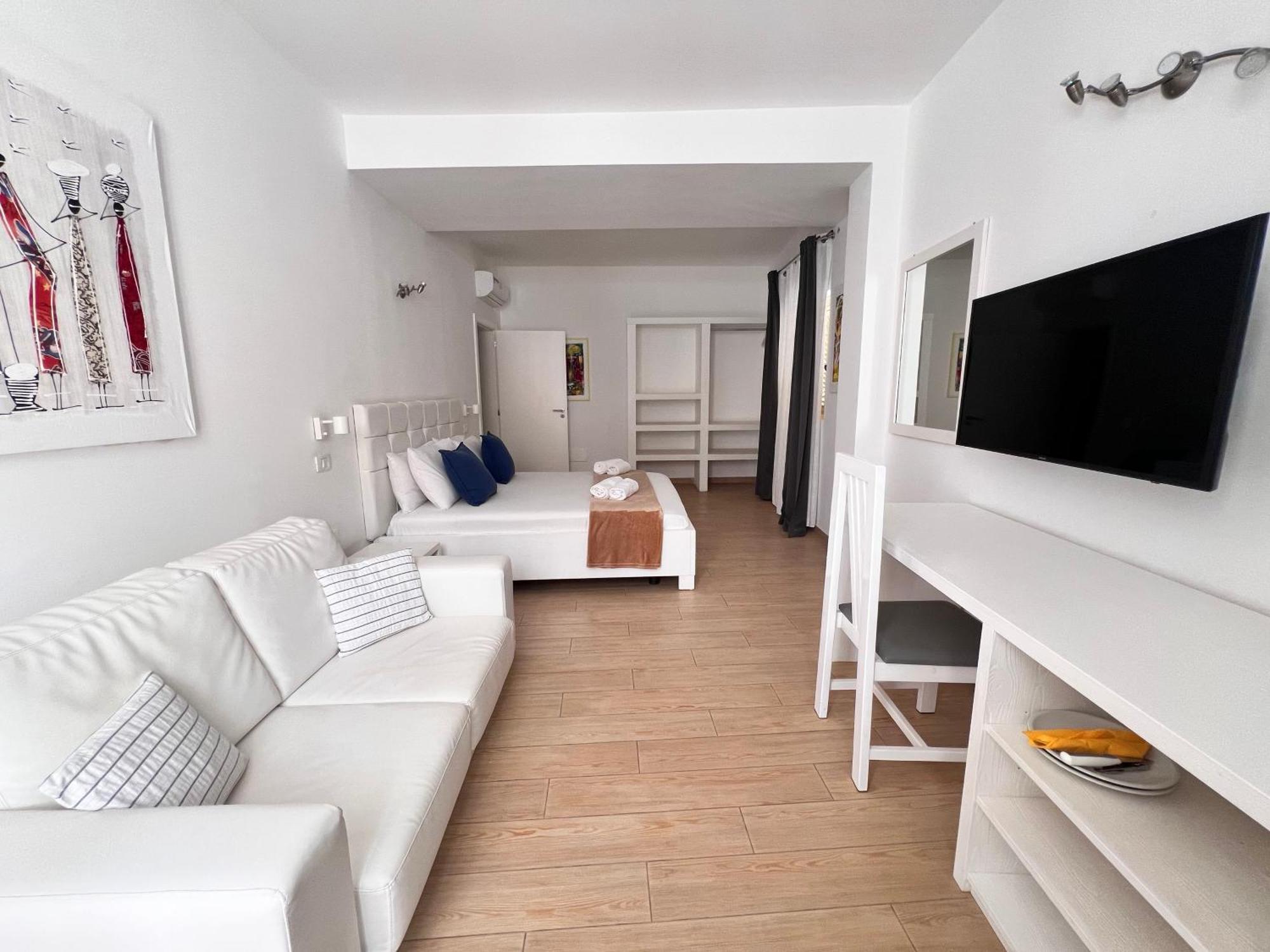 Branco Suites - Rooms & Holiday Apartments ซังตามาเรีย ภายนอก รูปภาพ